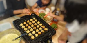 子供とホットプレートでたこ焼き作り