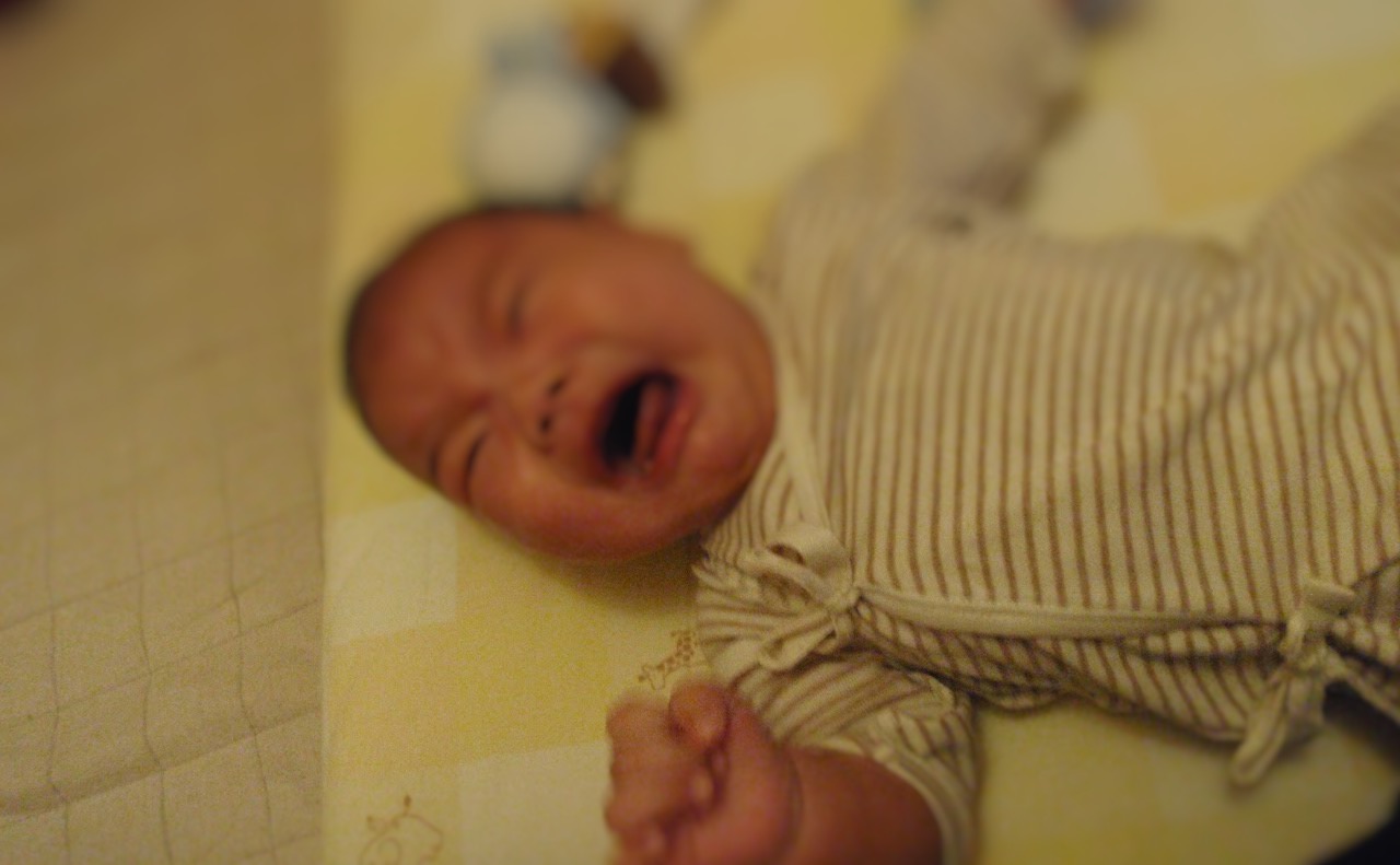 メンタルリープで泣いている赤ちゃん